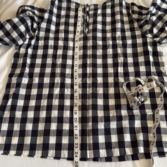 A New Day adorable gingham flutter sleeved blouse. - Picture 5 of 5